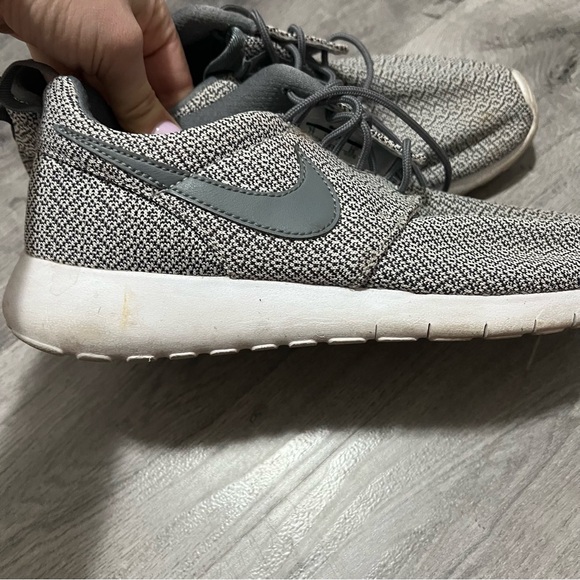 Nike Roshe Run Grey Knit Sneakers Womens 8.5 Youth 7Y Lightweight Sneaker - Picture 4 of 8
